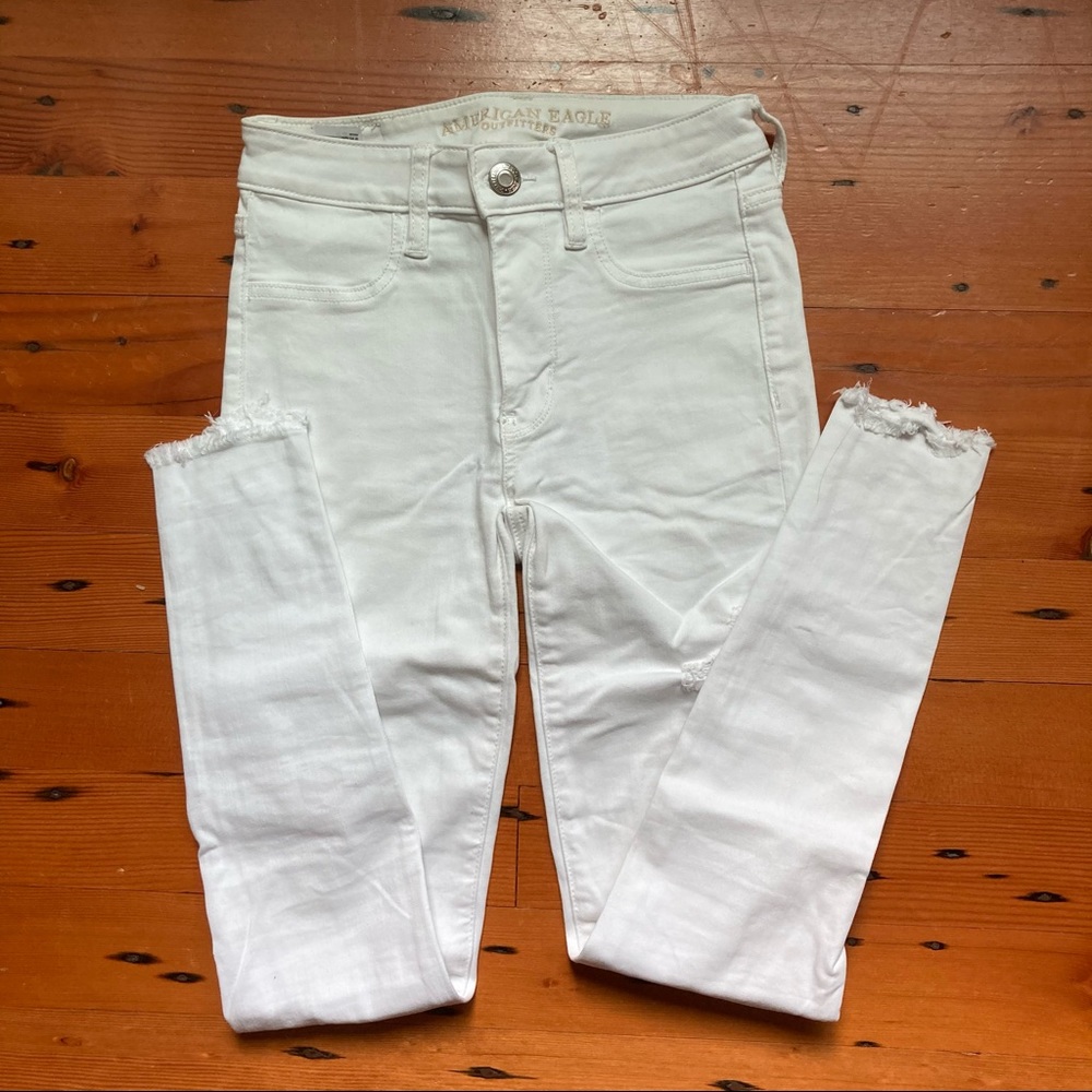 White distressed jeans